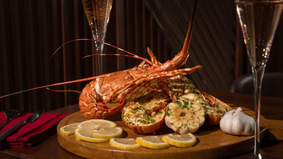 Ресторан Ambassador Club в Нячанге: вечерний чай на закате, шведский стол с морепродуктами, лобстеры без ограничений, романтика залива, напитки без ограничений: газировка + соки, чай, кофе