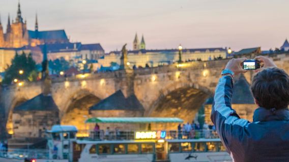 Prague : Croisière touristique en bateau avec dîner buffet