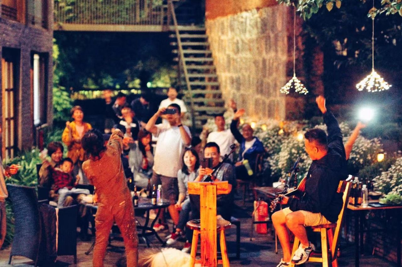 Eatwith 공유의 순간 - 리장 - 설산 아래의 집에서 함께 이야기 나누며 훠궈 즐기기