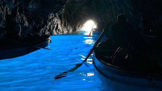 Italien: Tagesausflug zur Insel Capri , zur Blauen Grotte, zur Rom Hin- und Rückfahrt mit dem Reisebus, Gruppe B