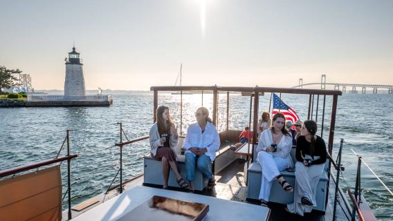 Newport: Yacht Sightseeing Cruise