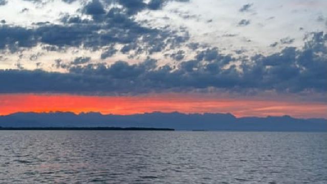 ガイド付きシュコダル湖の日の出プライベートツアー