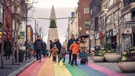 เรคยาวิก: ทัวร์เดินชมคริสต์มาสพร้อมประเพณีไอซ์แลนด์