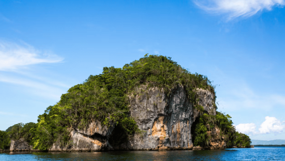 Los Haitises: Thuyền + Ăn trưa tại bãi biển & Hồ bơi tự nhiên