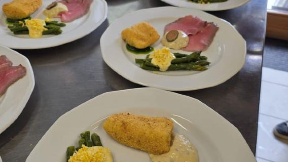 Via Lattea: ciaspolata notturna con cena tipica in accogliente baita