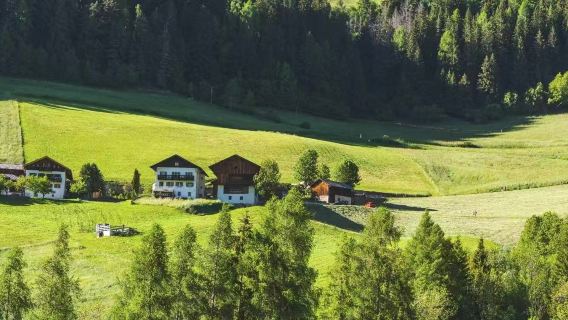 米蘭出發—多洛米蒂經典的明信片風光：富內斯山谷