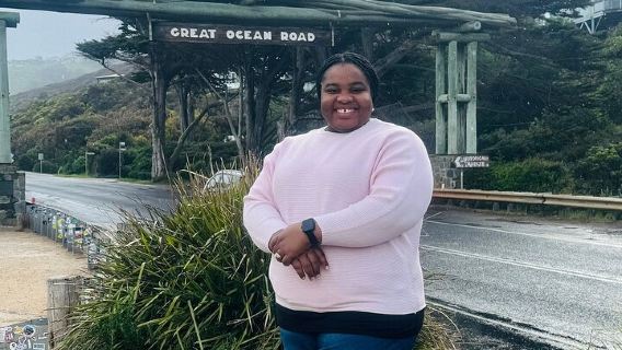 Tur Great Ocean Road Terbalik – Penjemputan Hotel Mini Bus SML GRP-DLUX