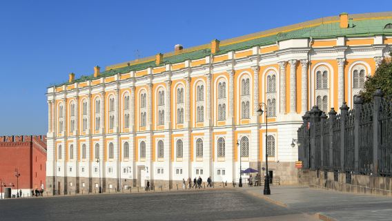 Tagesausflug zum Zentralmuseum der russischen Streitkräfte, der Rüstkammer des Moskauer Kremls und dem Militärmuseum Moskau