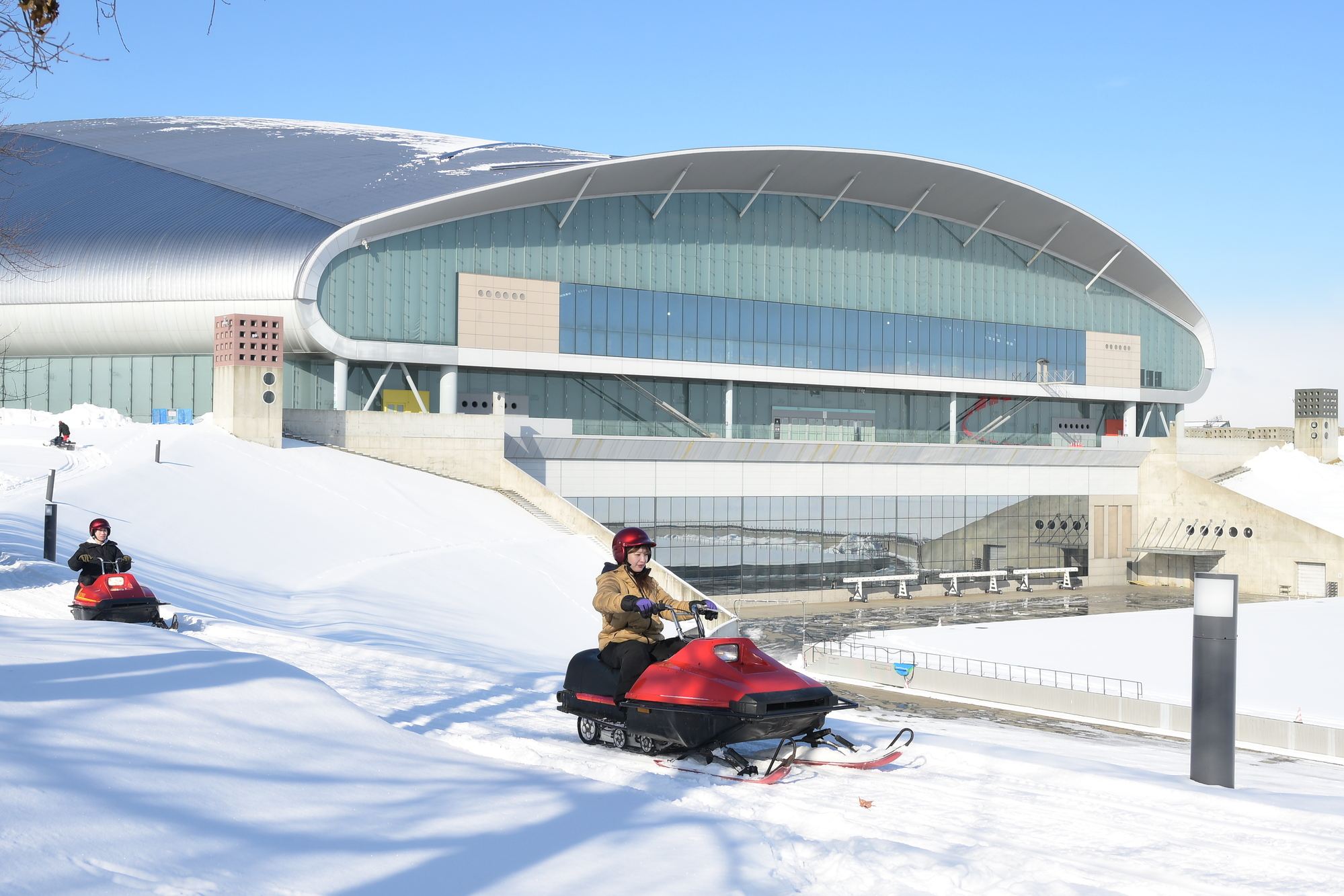 北海道札幌|大和ハウスプレミストドーム スノーモービル体験