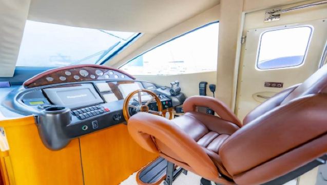 【海口遊艇包船出海】海口33尺運動艇包船出海