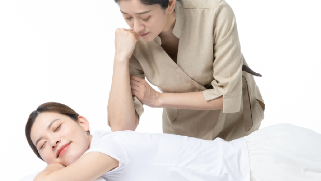 Thaise massage aan huis----Massage voor kantoorgerelateerde klachten