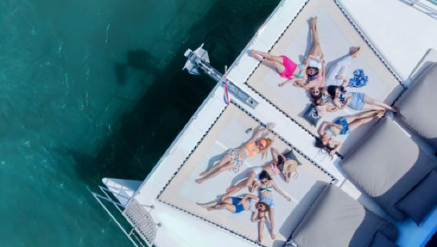 Experiencia en yate de lujo en las islas de Phuket 007 con traslado al hotel + cena en crucero | Crucero en yate por tres islas: Bahía de Phang Nga, Isla 007 e Isla Roja