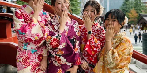 日本東京淺草寺和服體驗|蕾絲/振袖/訪問着/浴衣租賃|日系妝造&髮型配飾齊全|高端Trip Moments跟拍體驗-綾花