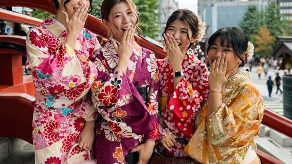 日本東京浅草寺での着物体験｜レース/振袖/訪問着/浴衣レンタル｜和風メイク＆ヘアスタイルアクセサリー完備｜高級旅フォト撮影体験－綾花