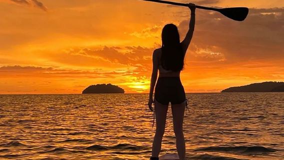 Lawatan Sehari Meluncur Papan SUP di Pantai Tanjung Aru, Sabah | Termasuk Minuman Percuma