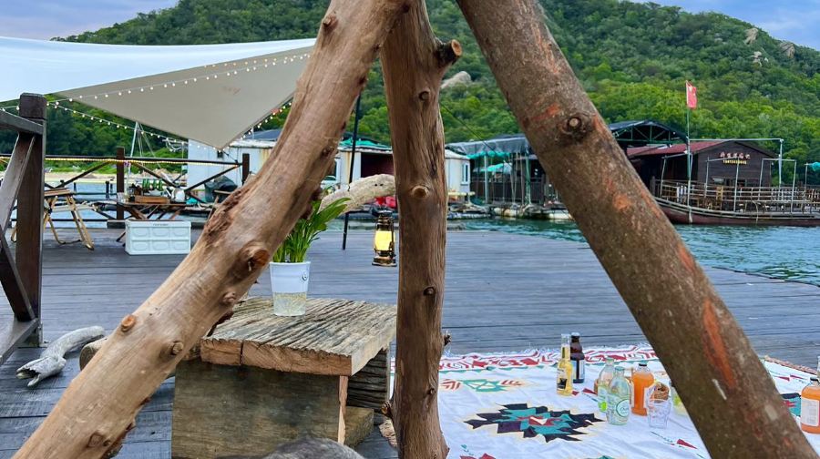 廣東汕頭南澳島深澳灣小塞班海上露營餐廳【下午茶打卡拍照露營/出海捕魚+海鮮餐/聚會露營自助燒烤】