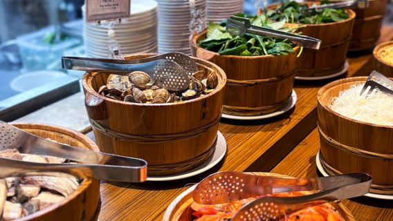 Abendessen-Gutschein für das Four Seasons Restaurant im Century Hotel in Taitung (keine zusätzlichen Kosten an Feiertagen)