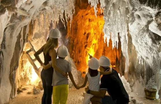 卡爾多納鹽山：導賞團