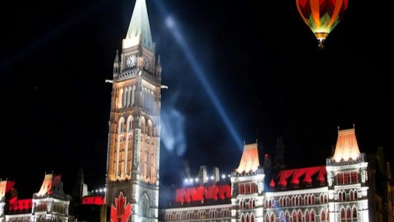 Ottawa: Small Group Walking Tour with Boat Cruise