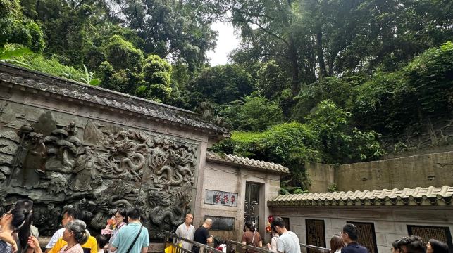 廣東韶關丹霞山+長老峰+陰元石一日遊-可中英文服務