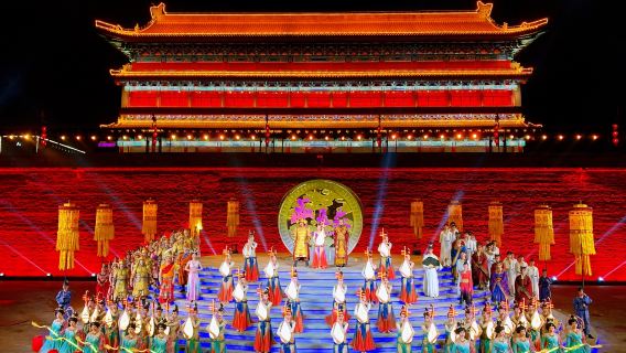 Riding around the South Gate of the City Wall + "Dream of Chang'an" Tang Dynasty Welcome Ceremony Performance (with Chinese/English guide)