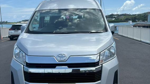 Трансферы и аренда автомобилей с водителем на Пхукете, Таиланд: встречи и проводы в аэропорту, трансферы по всему острову, индивидуальные поездки по достопримечательностям Пхукета, а также услуги транспорта в городах Краби и Кхао Лак.