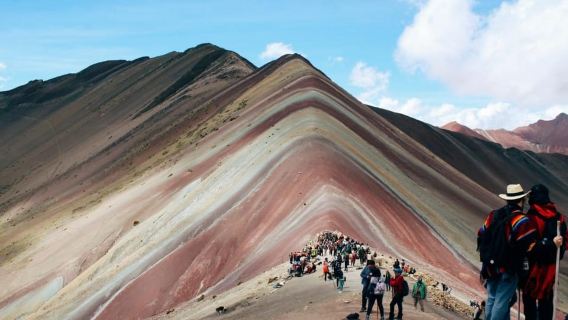 Cusco: Ngày tham quan Núi Cầu Vồng và Thung lũng Đỏ có hướng dẫn kèm bữa ăn
