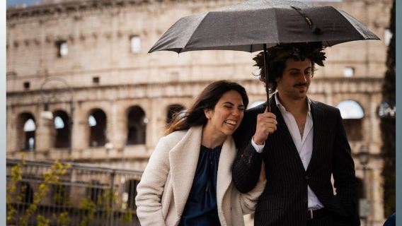 Roma: servizio fotografico di coppia romantico al Colosseo