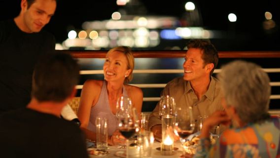 Crociera notturna Wave Dancer Deluxe con fuochi d'artificio (solo per adulti)