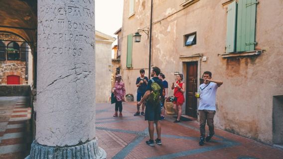 Sirmione: Tour Đi Thuyền Hồ Garda, Grotte di Catullo & Đi Bộ