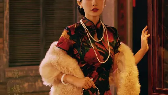 Shanghai The Bund/Yu Garden/Style Street - Traditional Qipao Costume Experience and Photo Shoot (Elegant Makeup + Optional Themed Outfits + Optional Premium Custom Photography)