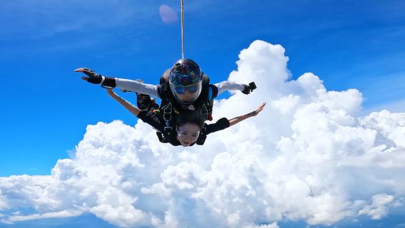 廣東陽江高空跳傘官方預約【雲端之上俯瞰城景+過程視頻記錄】