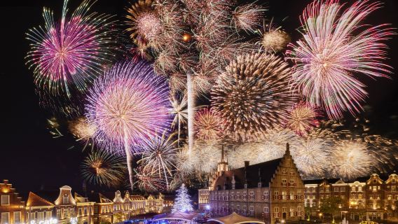 Huis Ten Bosch Kyushu's No.1 Fireworks Festival Day Tour with Premium Viewing Seats
