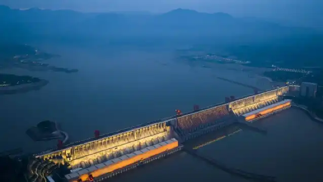 【重慶】長江遊船（重慶—上海+五星級遊船穿越長江三峽+嚮導講解+三峽大壩+國家一級博物館+豐都鬼城）