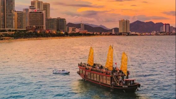 Emperor Luxury Sunset Cruise Tour - Pacchetto Lusso da Nha Trang