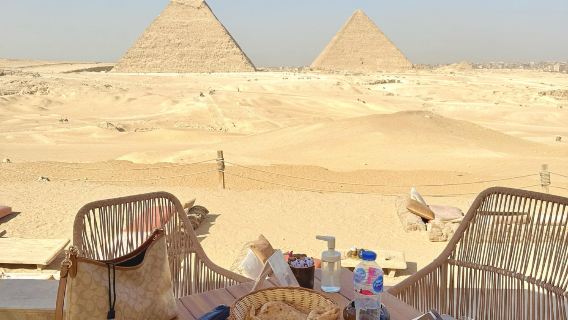 Бронирование столика в популярном ресторане 9 Pyramids Lounge в Гиза, Египет