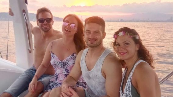 Barcellona: tour in barca a vela al tramonto + bevande