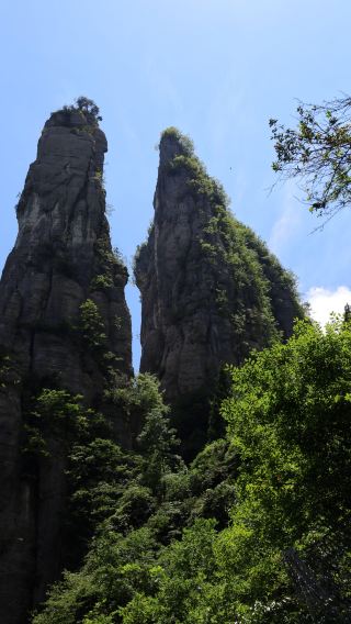 1-day private charter tour to Enshi Grand Canyon Scenic Area + Qixingzhai with Chinese and English services (admission ticket not included)