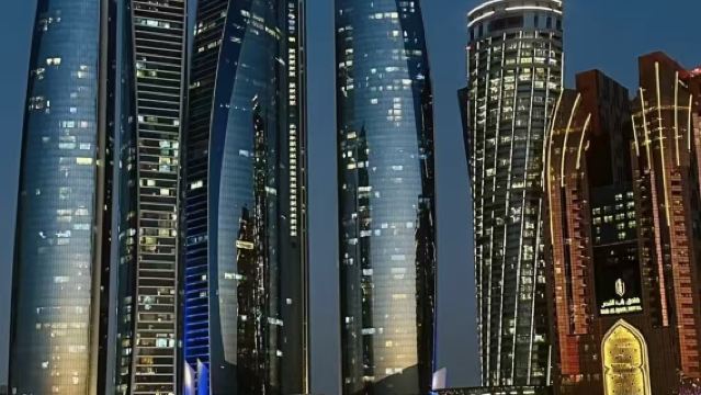 lawatan sehari ke Menara Etihad Abu Dhabi + teamLab + Muzium Louvre + Istana Presiden