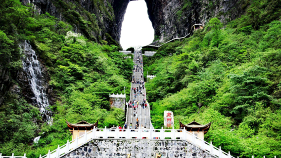 Zhangjiajie Private Day Tour: Tianmen Mountain Immersive Visit (VIP Fast-Track Ticket)