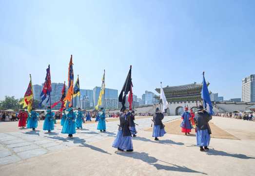 Seoul City 1-day Tour [Gyeongbokgung Palace + Hanok Village + Insa-dong + Namsan Cable Car + N Seoul Tower]