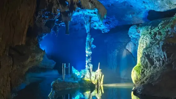 Chongqing Polarexpedition ins Erdinnere Tagesausflug | Höhlenwanderung mit Bootsfahrt + Privattransfer exklusiv