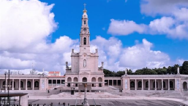 1-day private charter tour in Fatima, Nazare and Obidos, Portugal with Chinese-speaking guide - off the beaten path experience