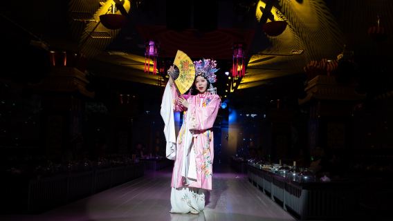 Harbin, Heilongjiang: "Rotes Tor Kaiserbankett" - Panorama-Immersives Themenbankett | Genießen Sie kaiserliche Delikatessen, klassische Aufführungen und erkunden Sie das traditionelle Viertel