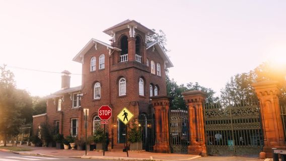 Washington DC: Georgetown Spies and Ghosts Walking Tour