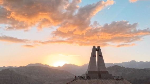 【拼大團】中國西極一日遊【日落最晚的地方純玩無購物】