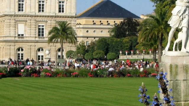 Luxembourg Garden: Stroll