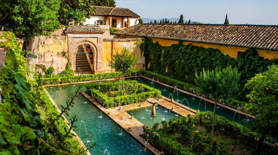 西班牙+阿爾罕布拉宮+格拉納達大教堂+赫內拉利費宮一日遊