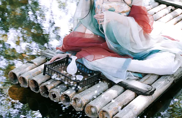 資陽旅拍【約拍跟拍婚拍街拍抓拍航拍攝影攝像/多語言翻譯/動作指導】