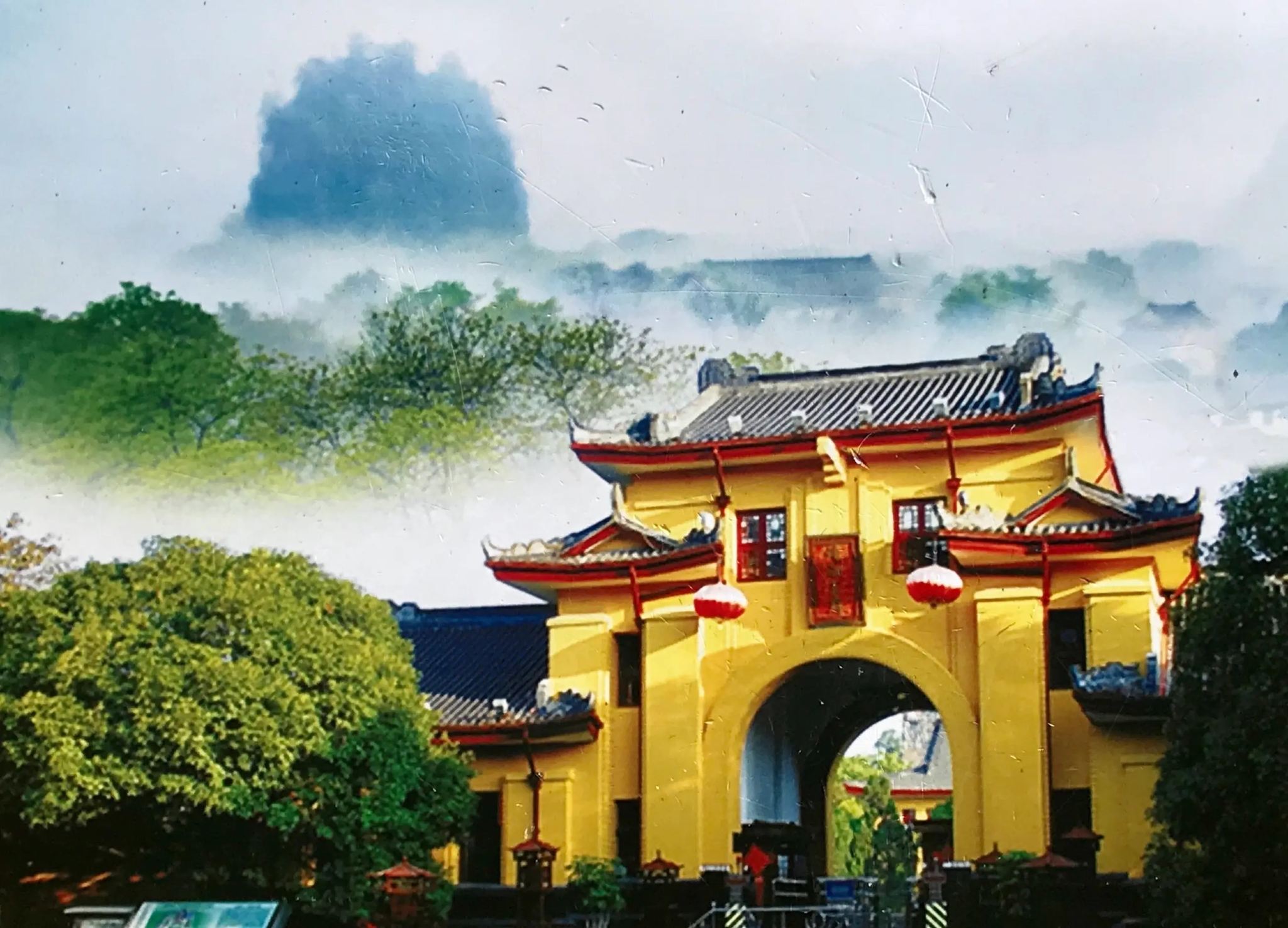 桂林獨秀峰王城景區門票+人員導覽++市區飯店接